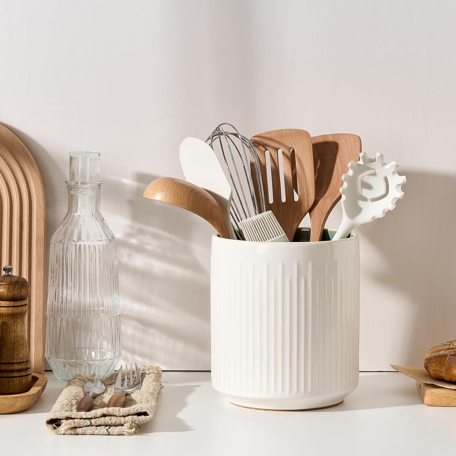 JIEMEI HOME Kitchen Utensil Holder, 7.2" Large Ceramic Stable Utensil Crock for Countertop, Utensil Organizer with Cork Mat, Removable Bamboo Divider for Easy, Kitchen Decor, White & Green